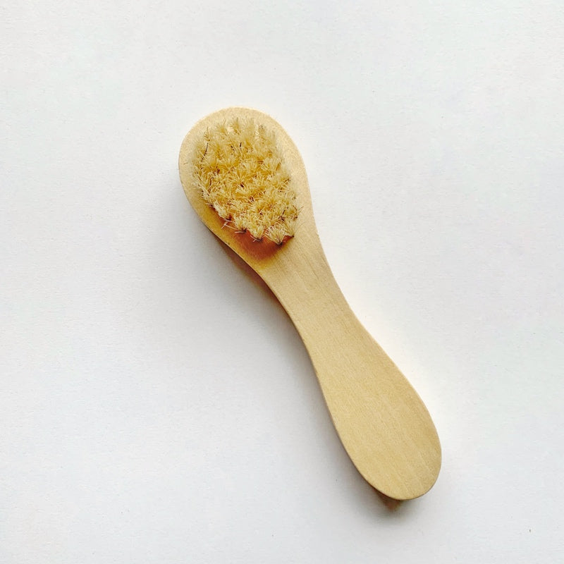 Cepillo de limpieza facial de madera con cerdas naturales